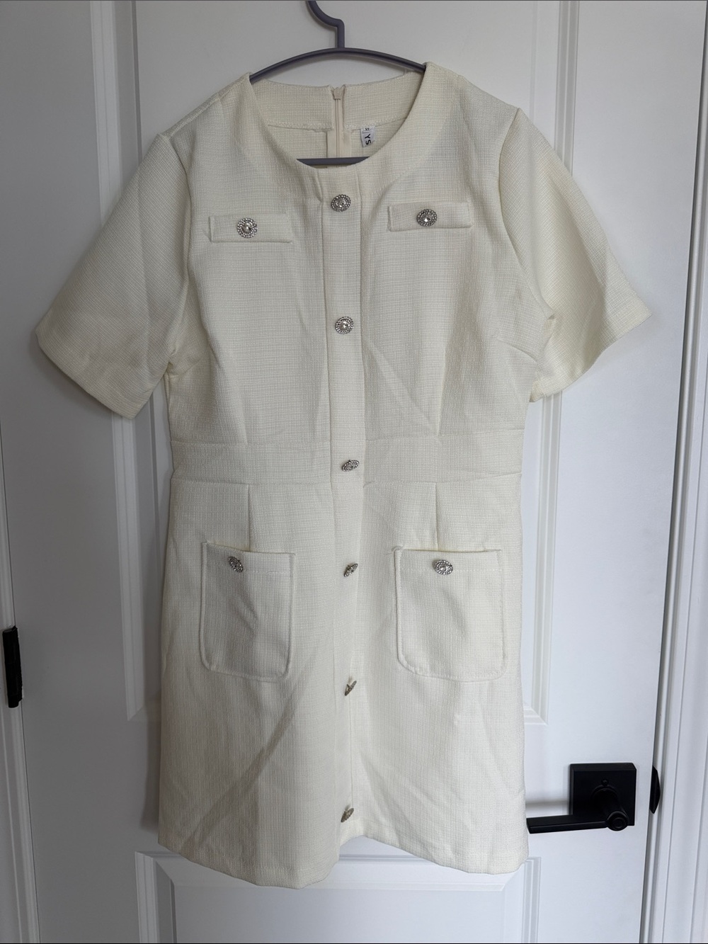 (New . no tags)Cream Short-Sleeve Button-Front Coat Dress